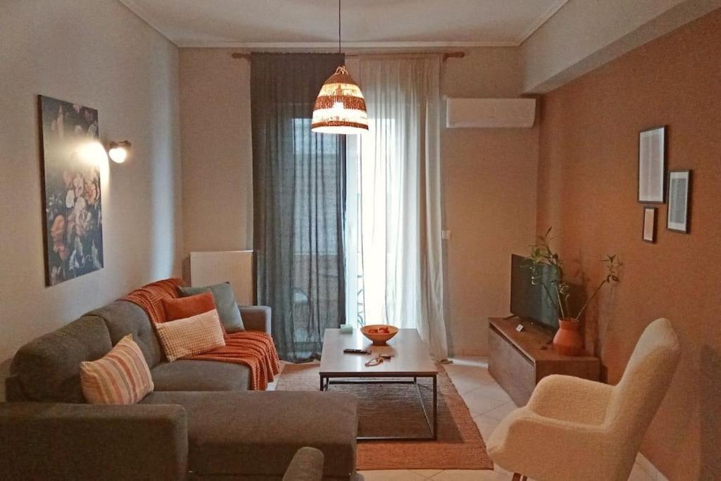 Central Artistic 2-Bedroom Apartment 79Sqm トリポリス エクステリア 写真