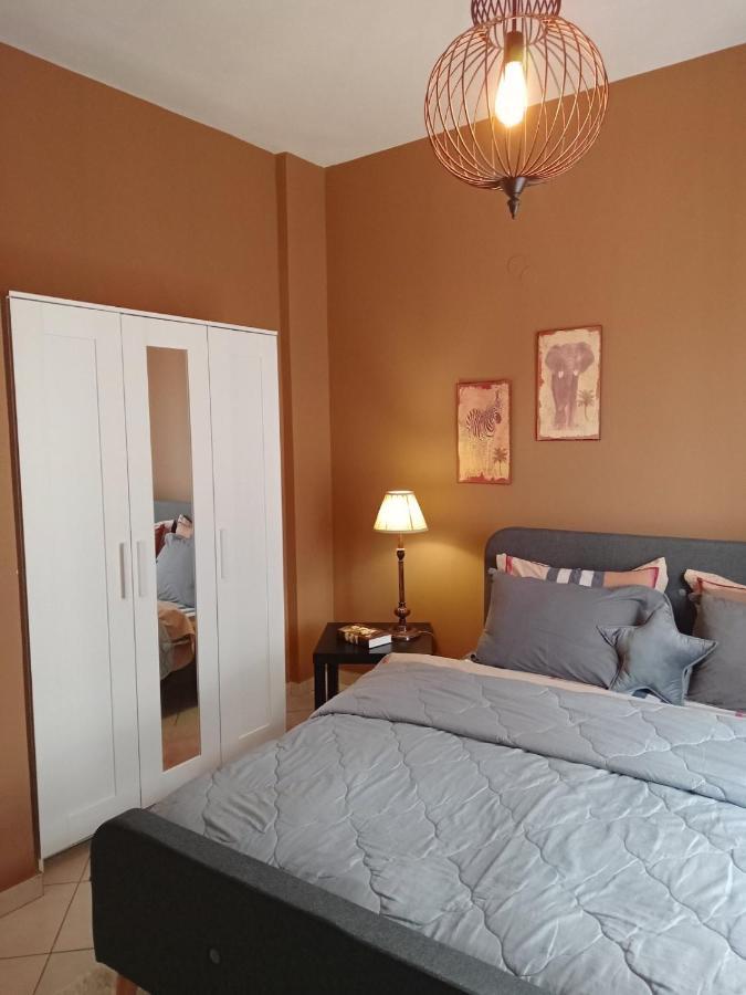 Central Artistic 2-Bedroom Apartment 79Sqm トリポリス エクステリア 写真